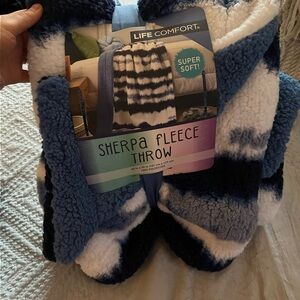 Life Comfort Sherpa Fleece Throw Blanket